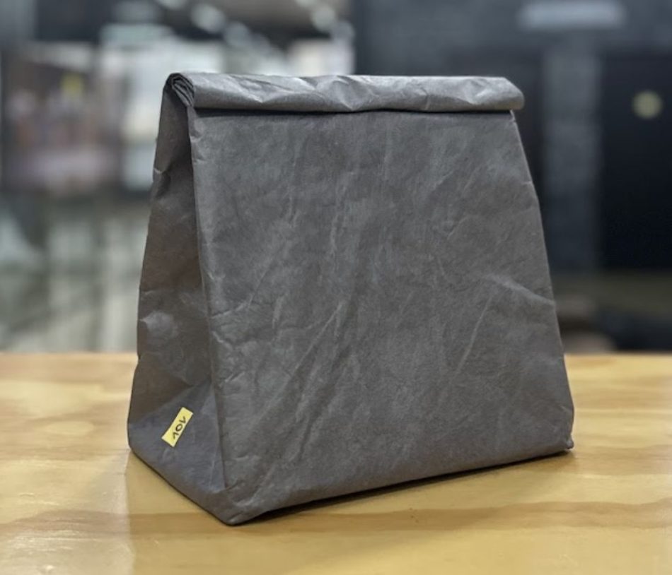 foto real lancheira preta sem alca