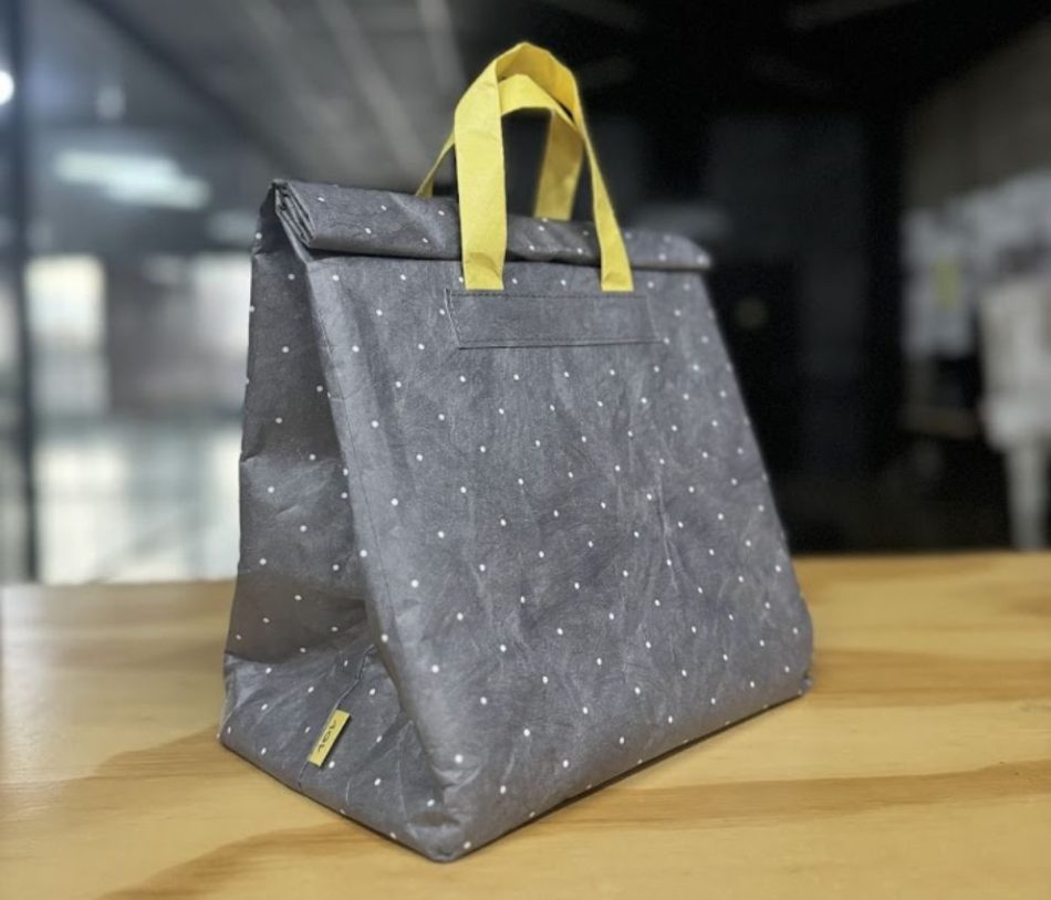 lancheira cinza bolinhas com alca lancheira cinza bolinhas com alca